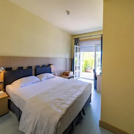 Il Tridente Hotel 酒店 比比翁