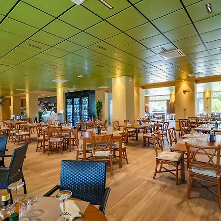 Il Tridente Hotel بيبيوني