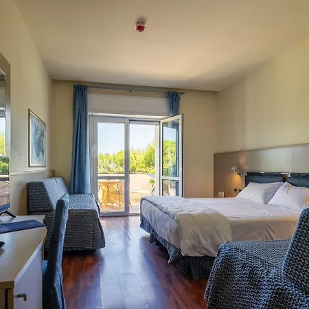 Il Tridente Hotel فندق 4*