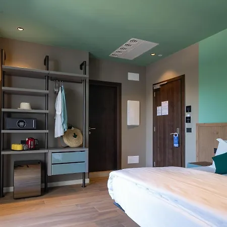 Il Tridente Hotel فندق بيبيوني