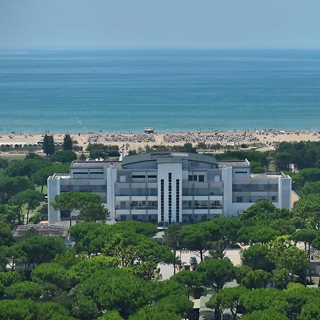 Il Tridente Hotel 4* بيبيوني