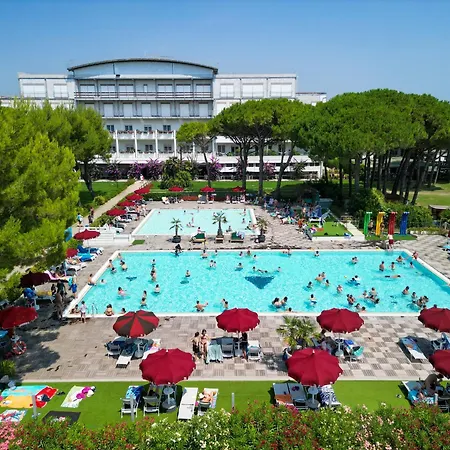 Il Tridente Hotel بيبيوني