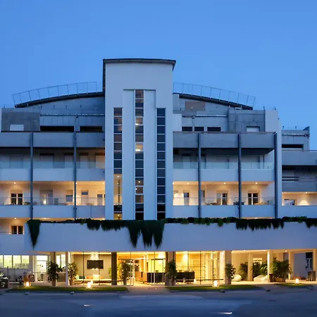 Il Tridente Hotel فندق بيبيوني