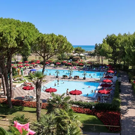 Il Tridente Hotel فندق بيبيوني