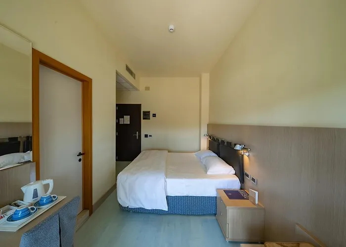 מלון Il Tridente Hotel ביביונה