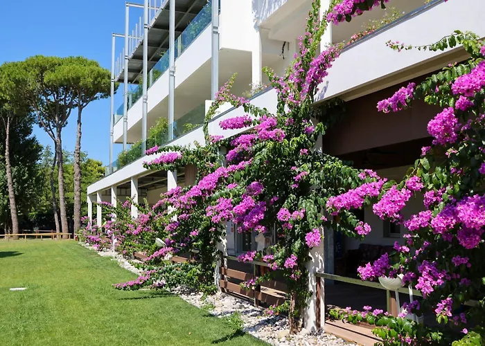 Il Tridente Hotel ביביונה