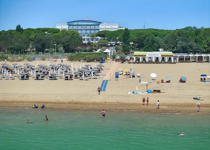 Il Tridente Hotel ביביונה