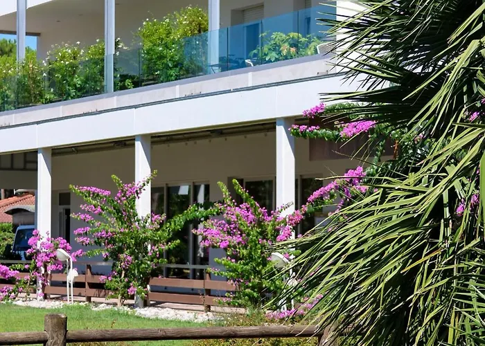 Il Tridente Hotel ביביונה